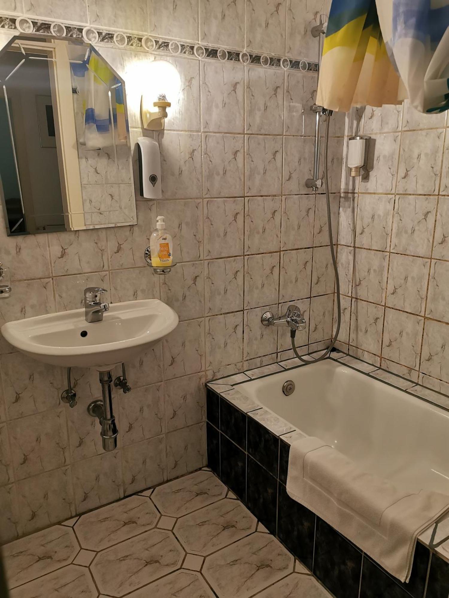 Ferienunterkuenfte In Sievering Mit Self-Check-In Wenen Buitenkant foto