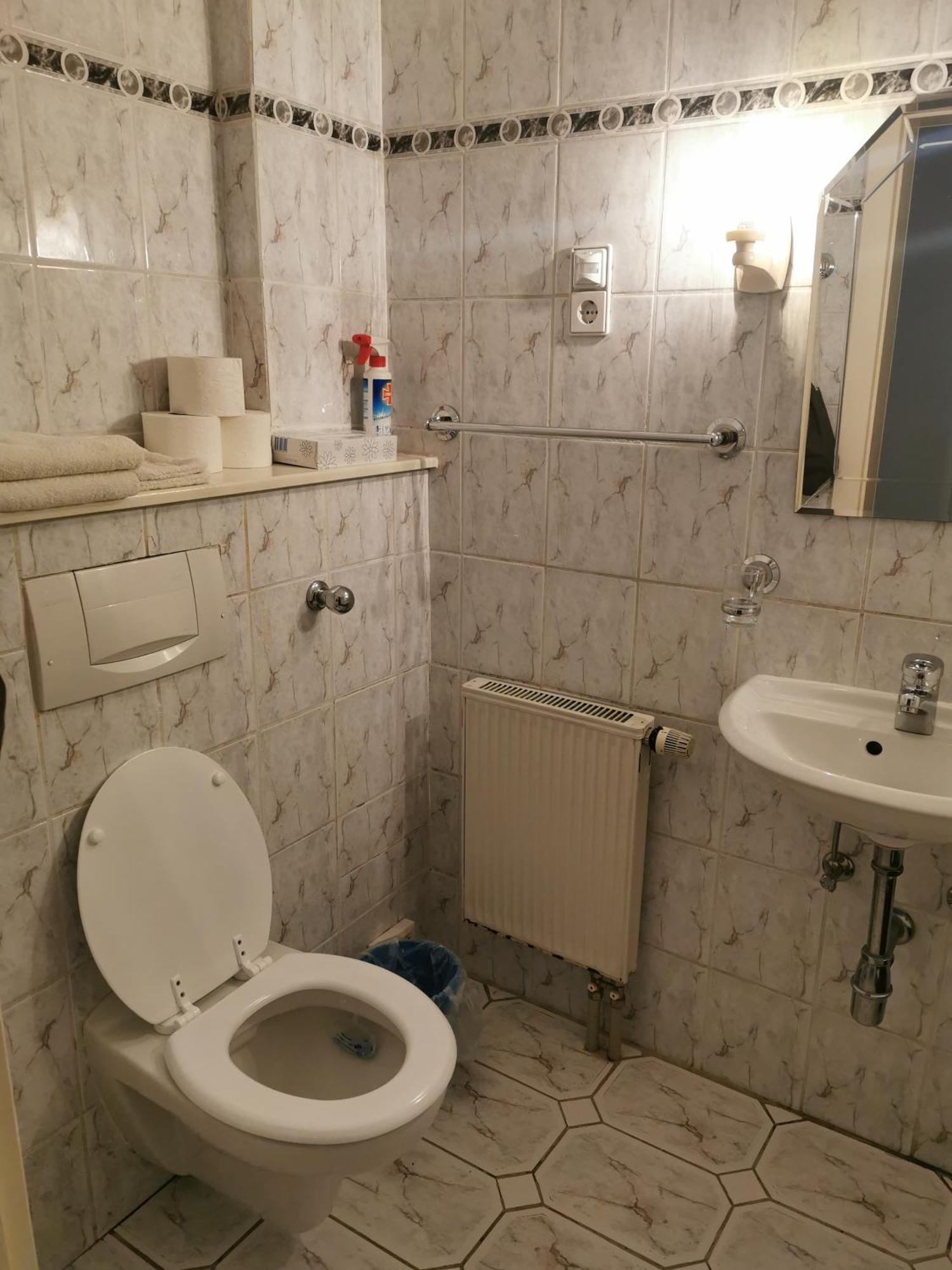 Ferienunterkuenfte In Sievering Mit Self-Check-In Wenen Buitenkant foto